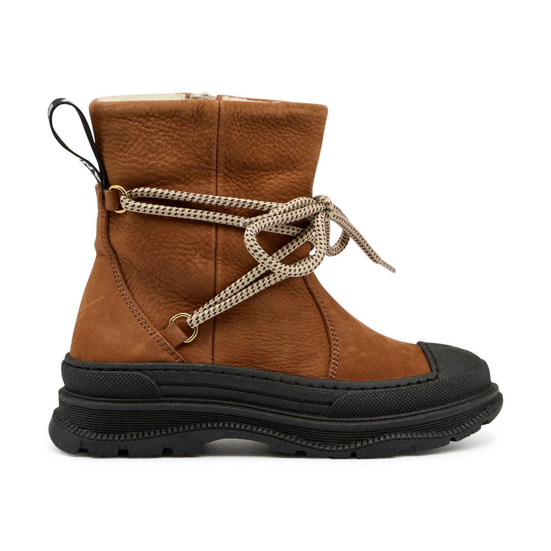 Stiefelette mit Wollfutter und Track-Sohle