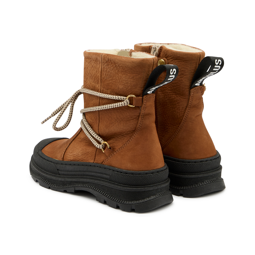 Stiefelette mit Wollfutter und Track-Sohle