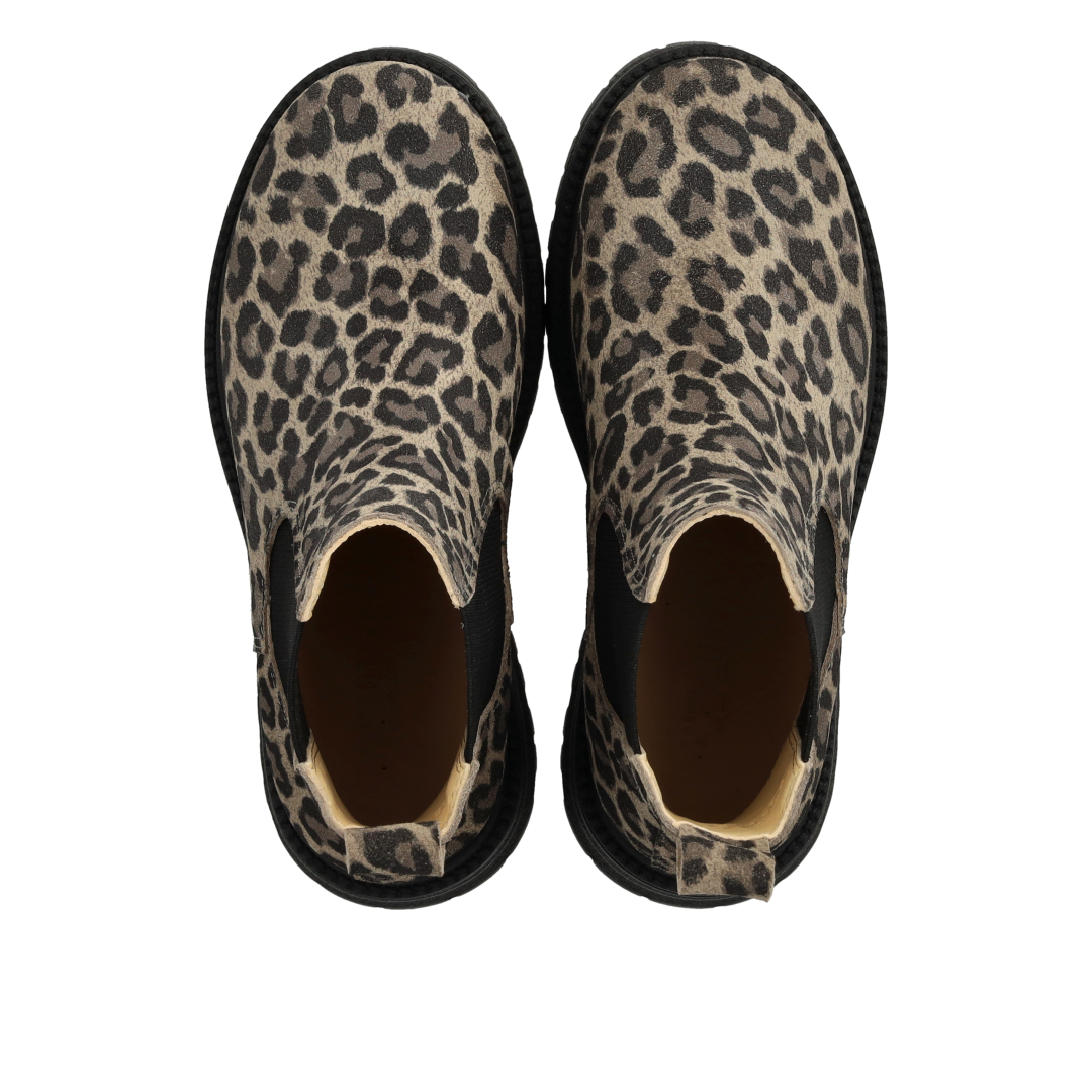 Chelsea-Stiefel mit Elastikeinsatz auf Tracksohle