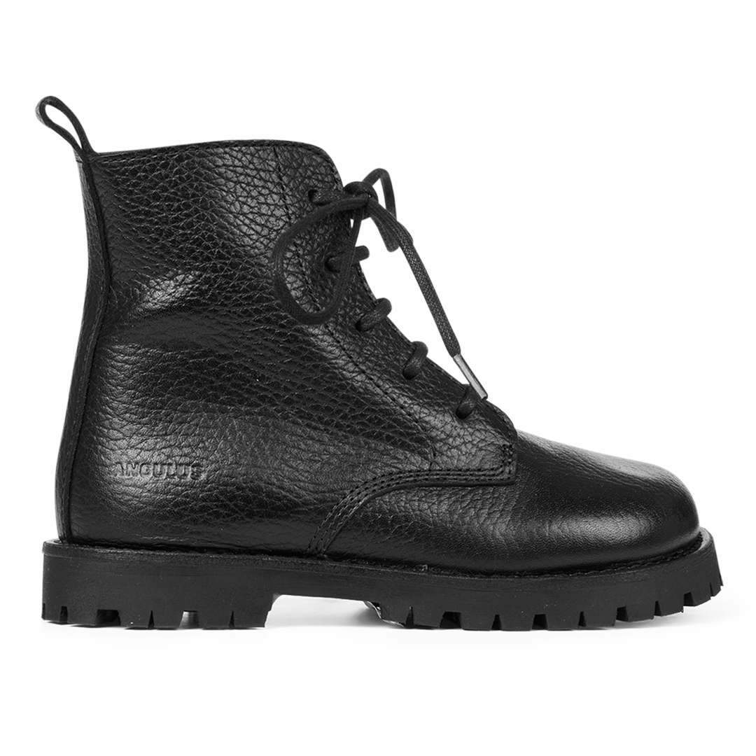 Schnürschuhe mit Profilsohle