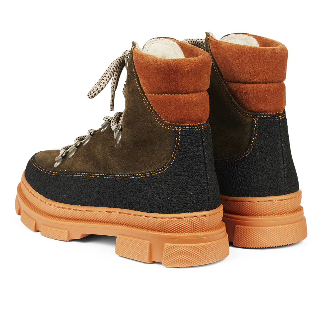 Stiefel mit Gummizug und Wollfutter