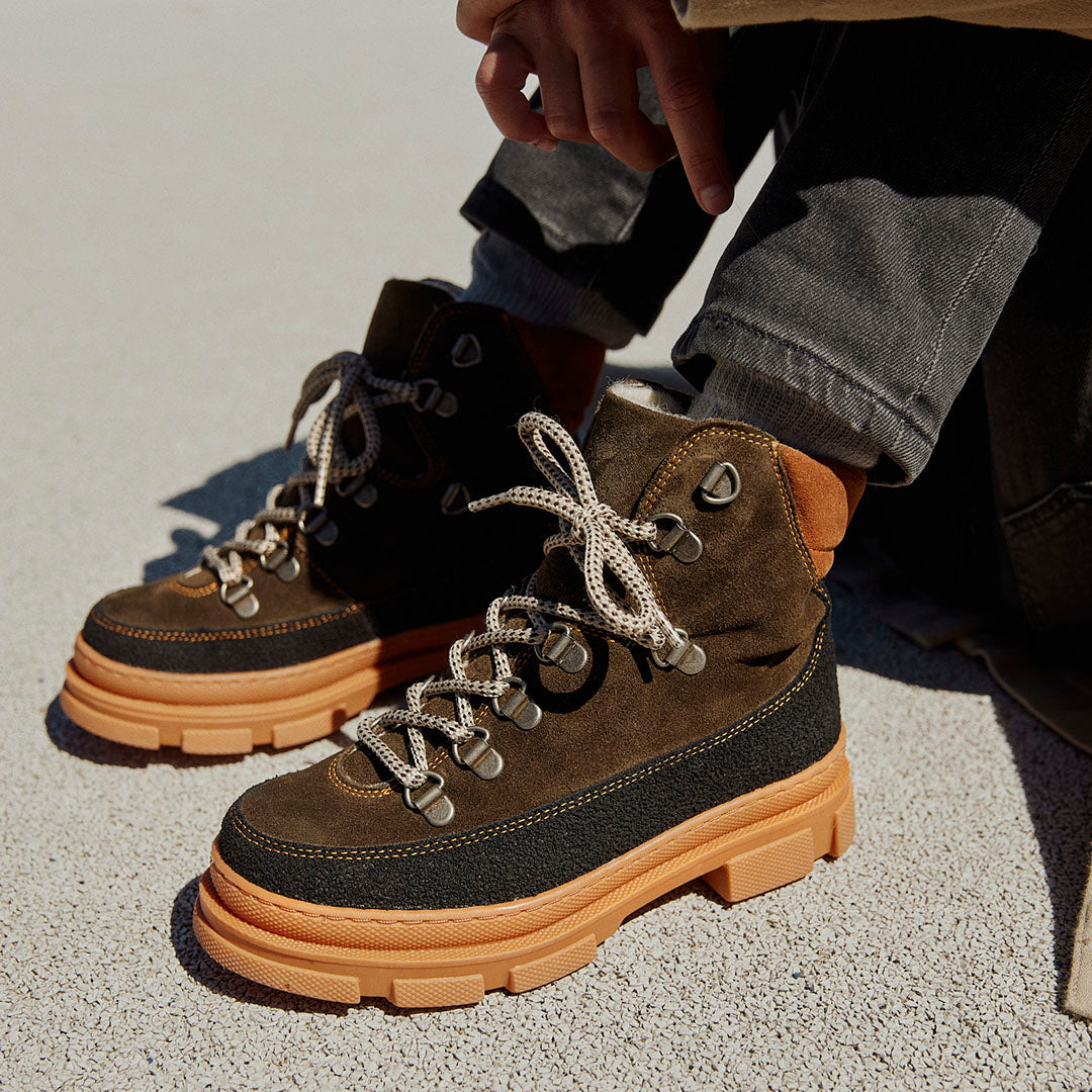 Stiefel mit Gummizug und Wollfutter