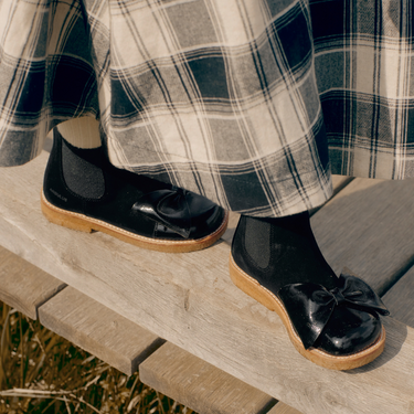 Chelsea-Stiefel mit Lachsknoten und Schleife