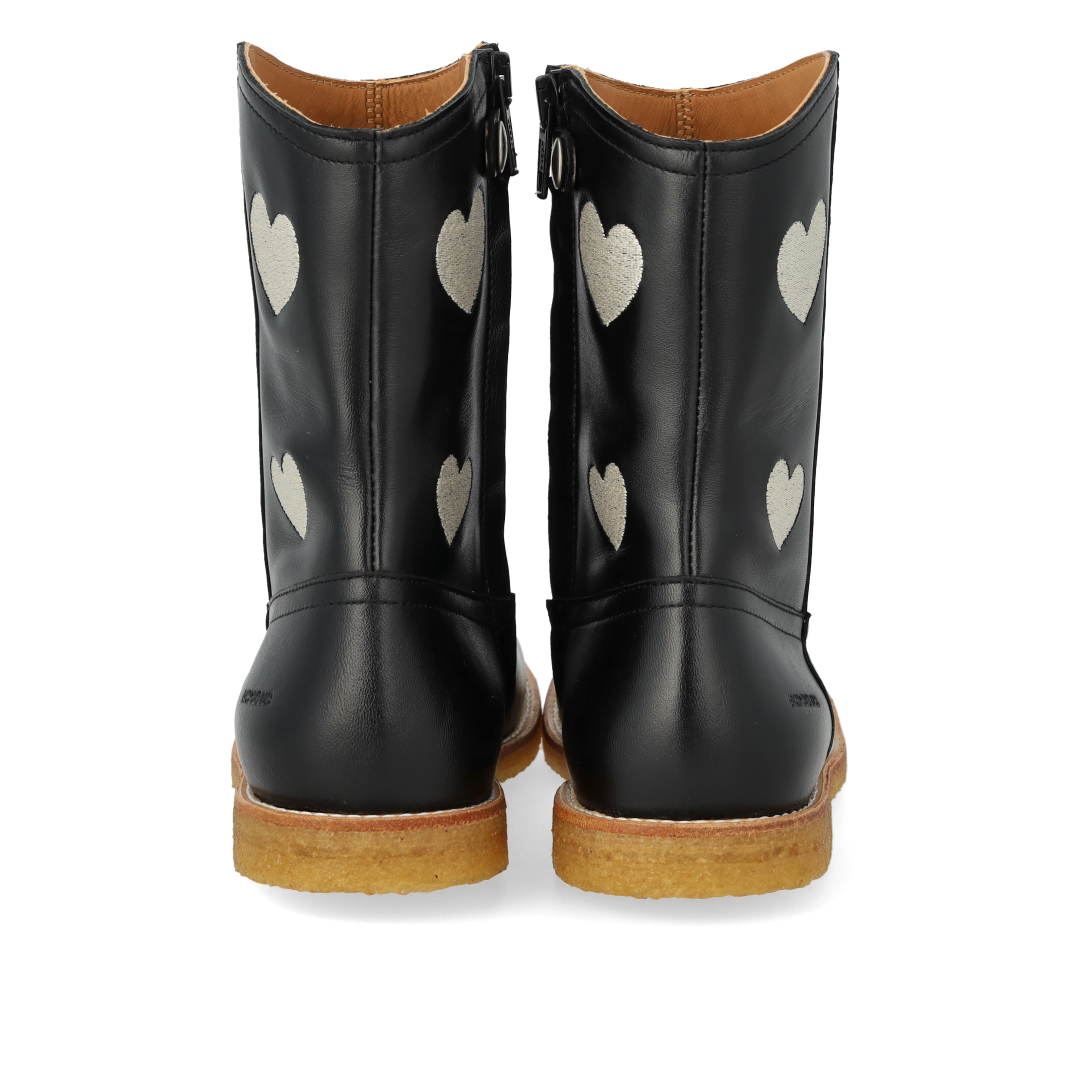 Cowboystiefel mit bestickten Herzen