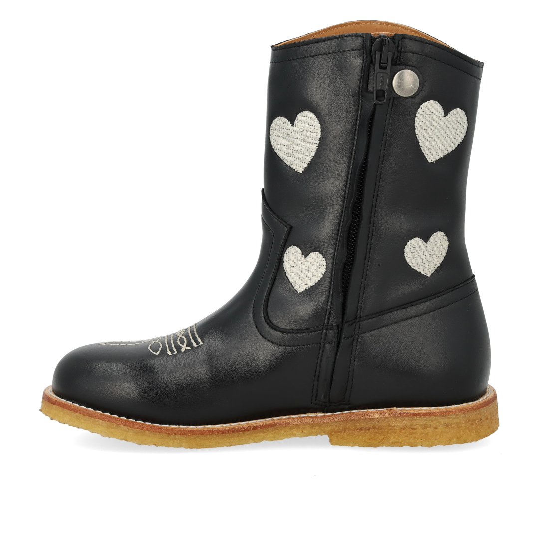 Cowboystiefel mit bestickten Herzen