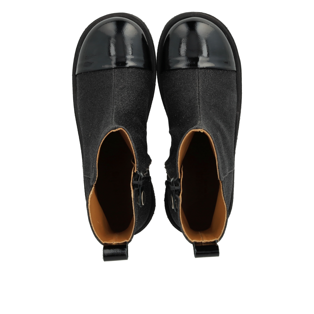 stiefelette mit glitzer und lackspitze