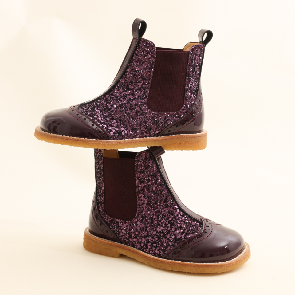 Chelsea-Stiefel mit Glitzer und Brogue-Details