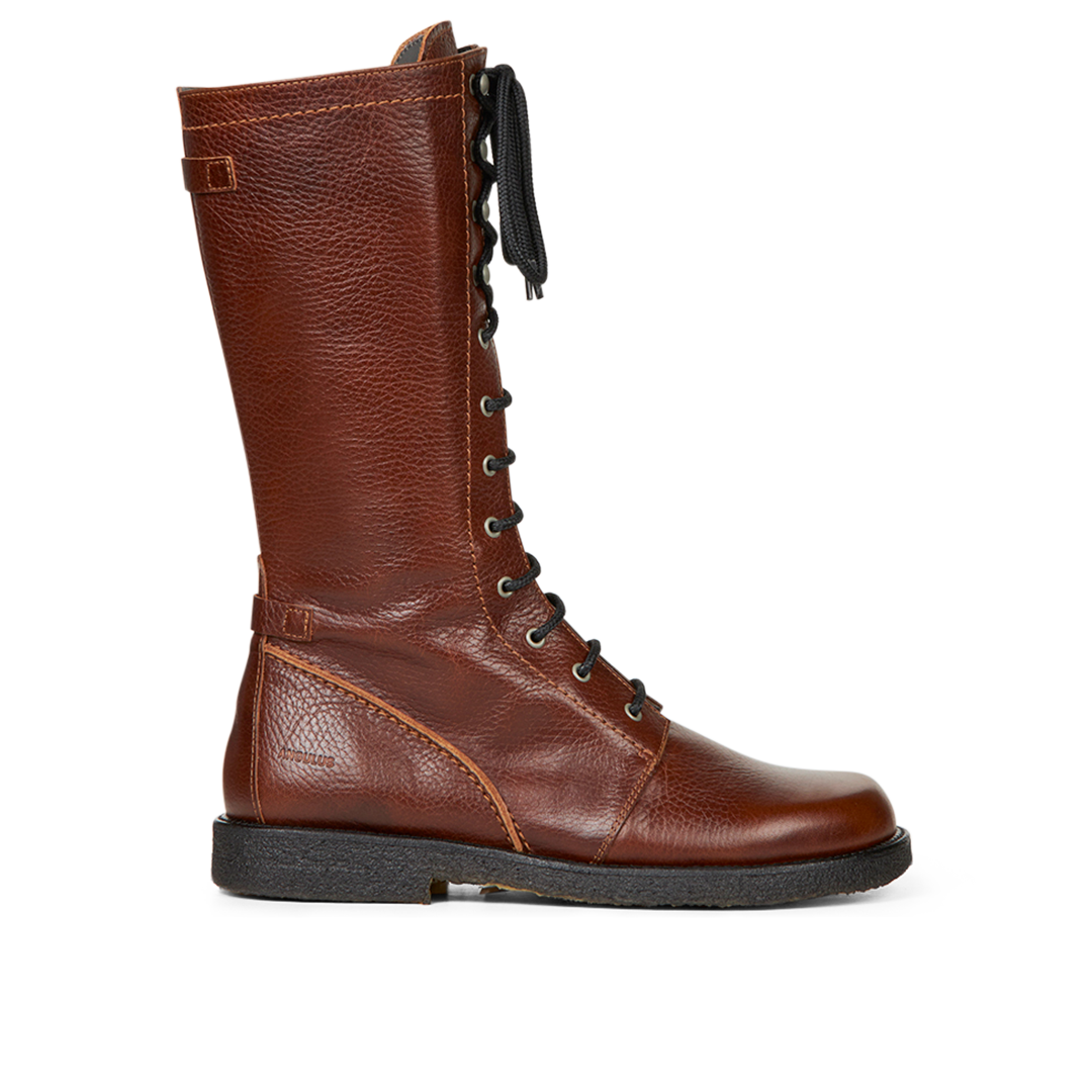 Stiefel mit Schnürung und weiter Passform
