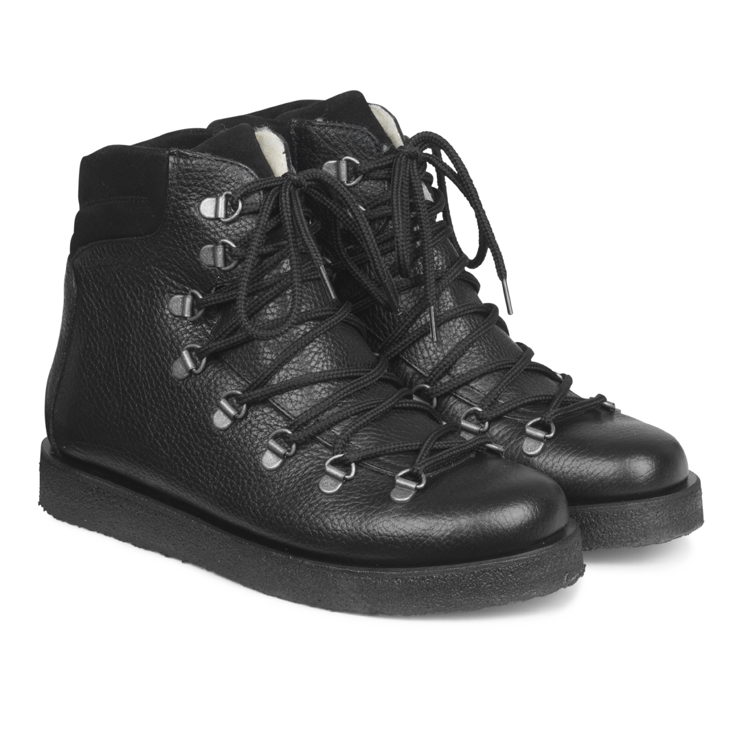 Stiefel mit Wollfutter, Schnürsenkel und Schnürhaken