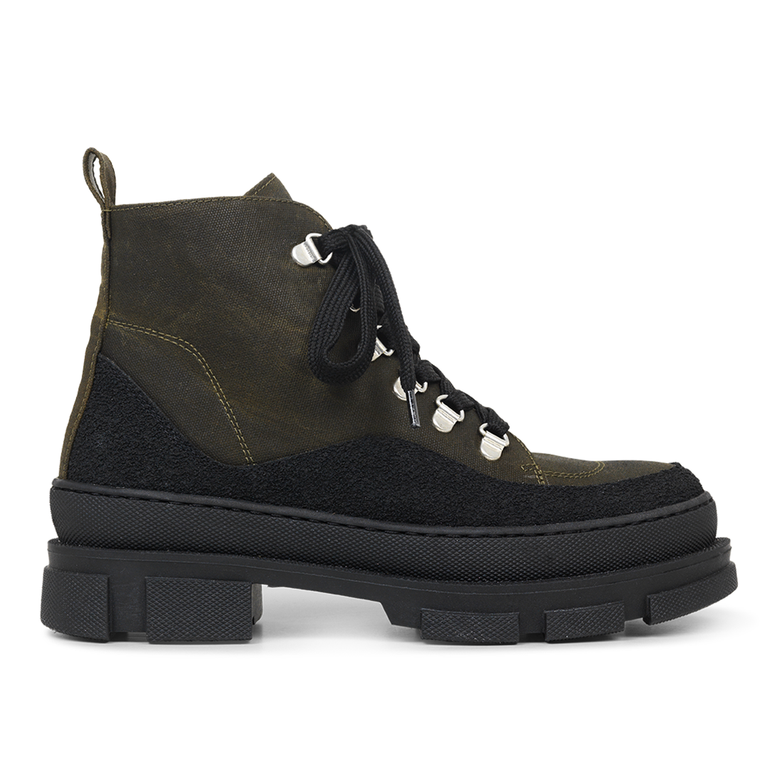 Schnürstiefel