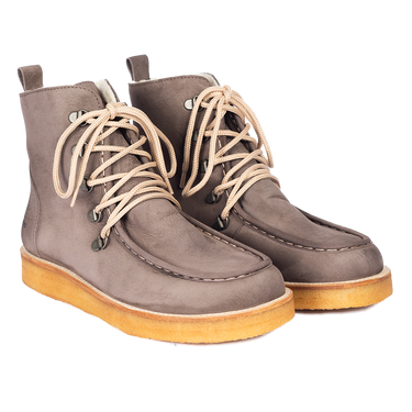 Stiefel mit Wollfutter und weiter Passform