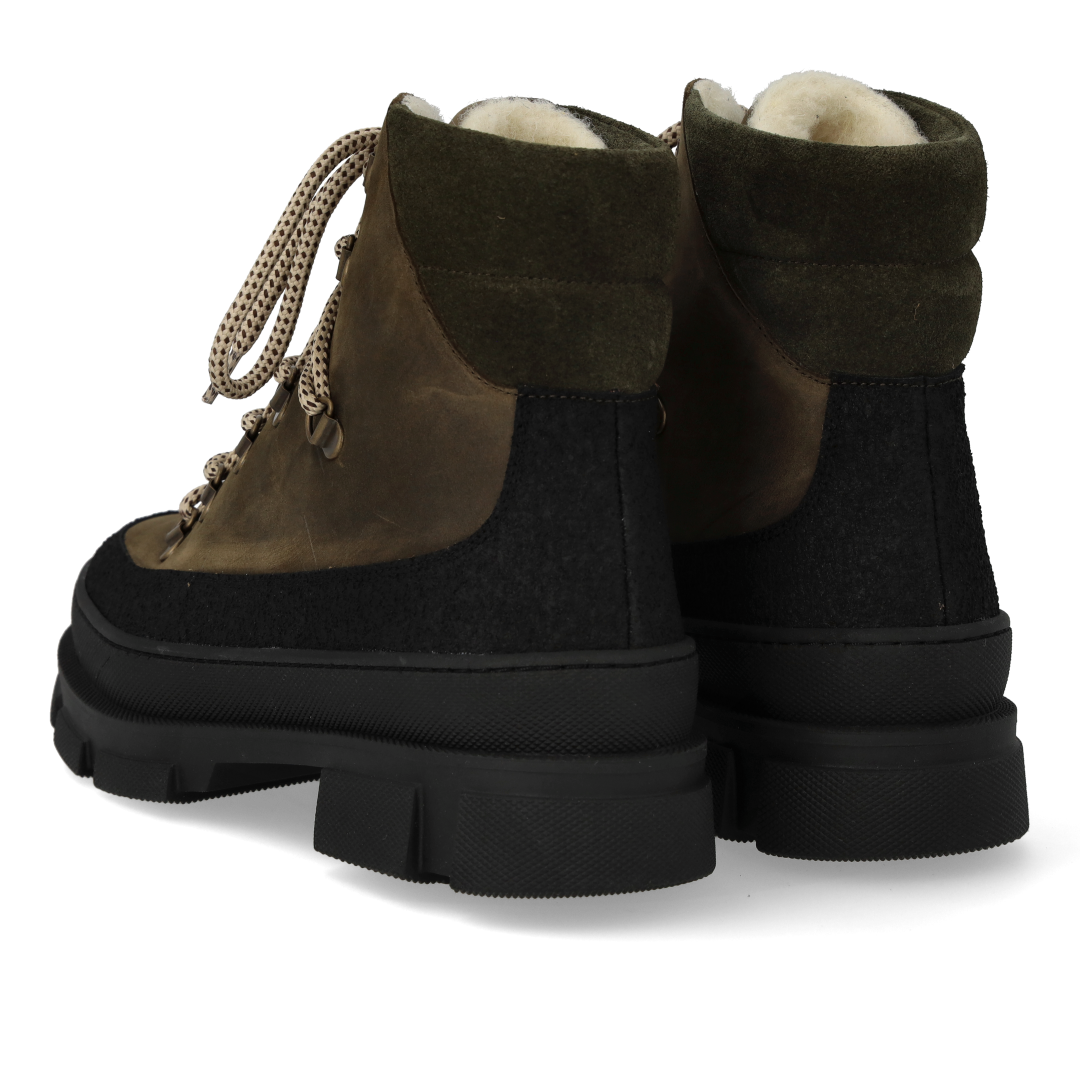 Schnürstiefel mit Wollfutter
