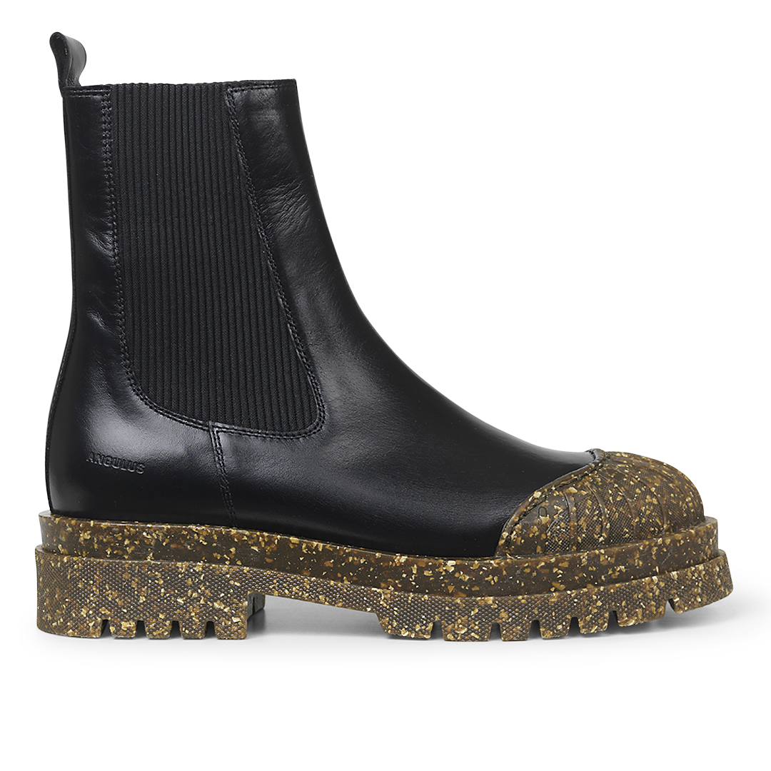 Stiefel mit Gummizug