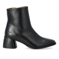 Stiefelette mit skulpturalem schwarzen Holzabsatz