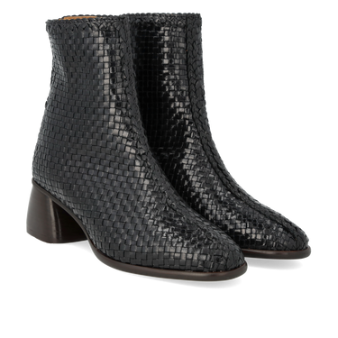 Handgeflochtener Stiefel mit skulpturalem Absatz