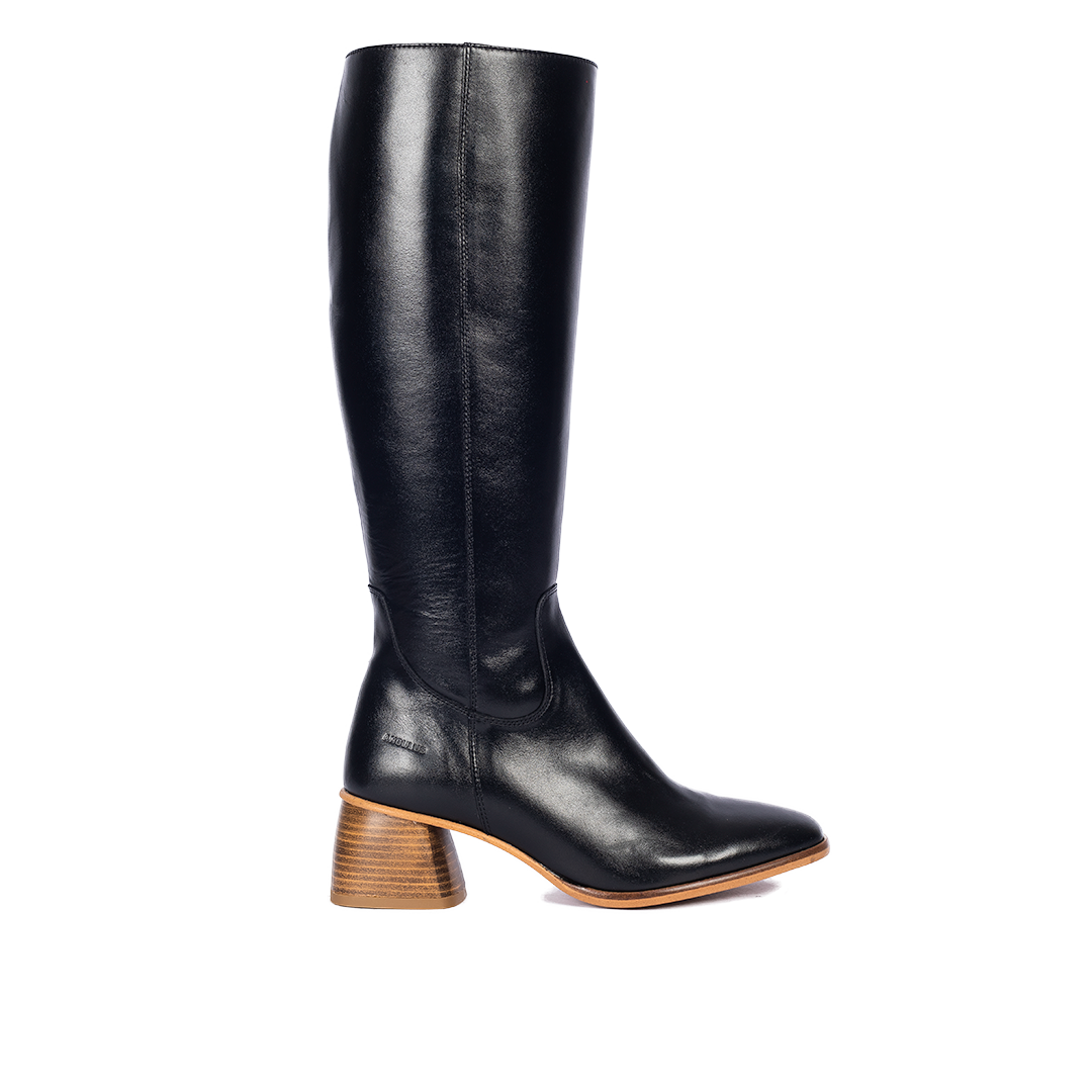 Stiefel mit langem Schaft und skulpturalem Blockabsatz