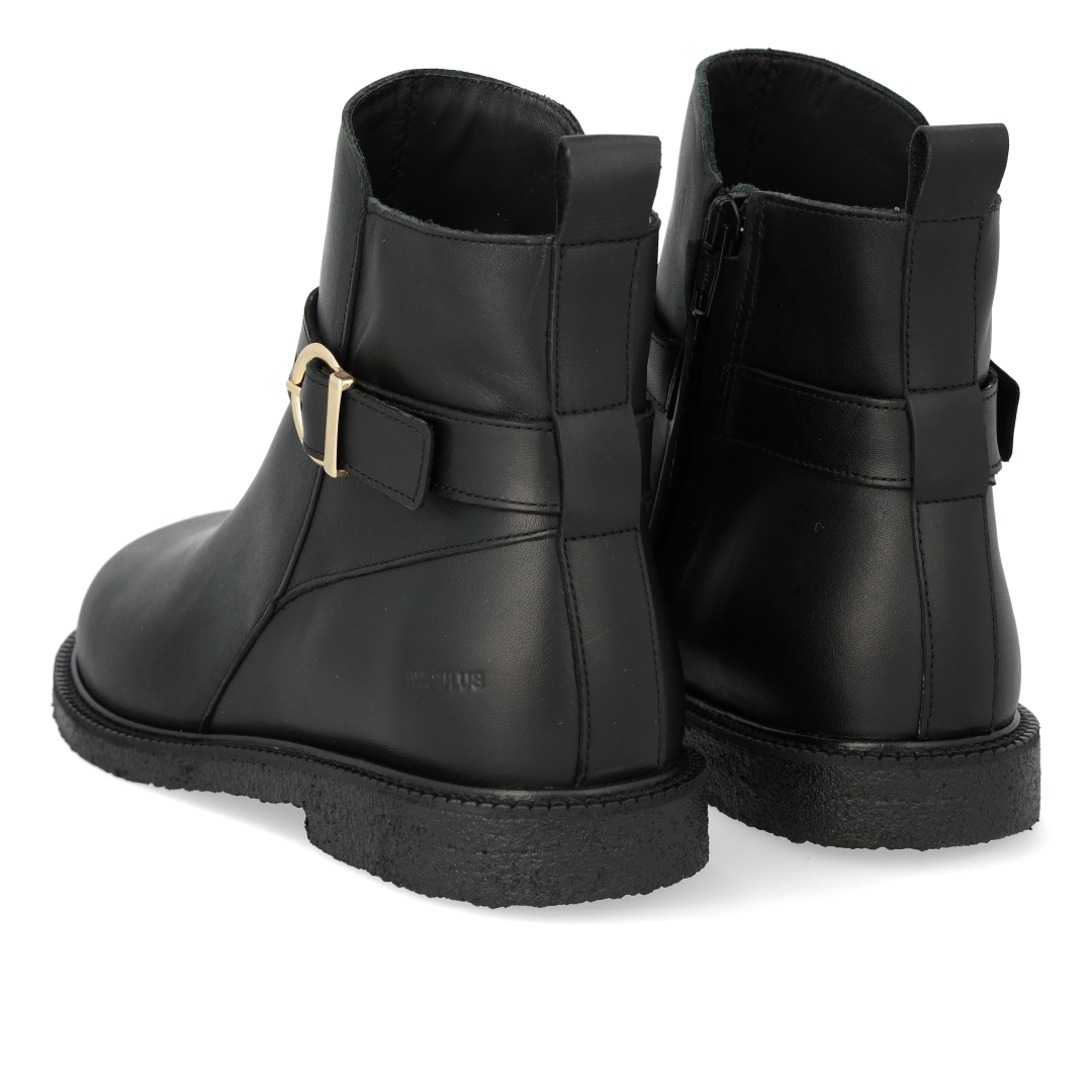 Stiefel mit Schnallendetail