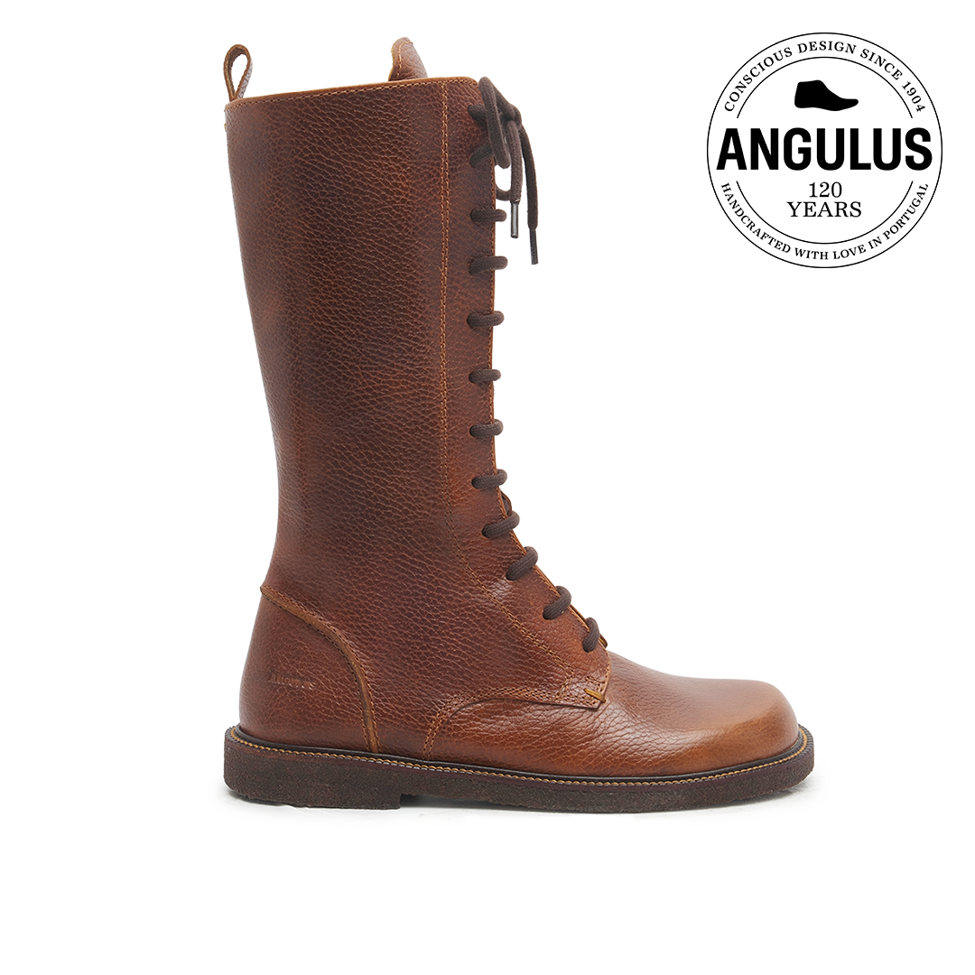 Højtskaftet snørestøvle med kontrastdetaljer