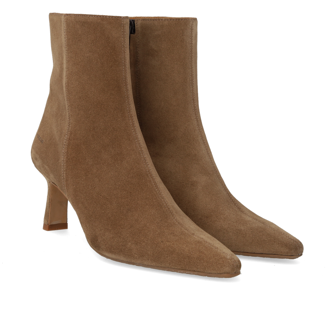 Skulpturale Stiefelette mit spitzer Zehenpartie