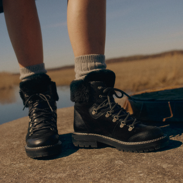 Schnürstiefel mit Pelzdetails