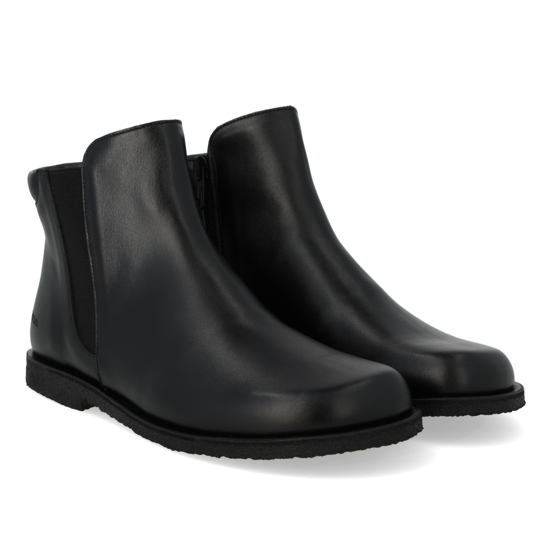 Stiefel mit niedrigem Schaft und weiter Passform