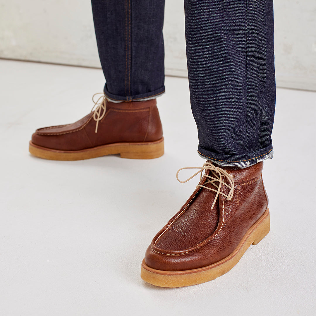 Schnürstiefel mit niedrigem Schaft